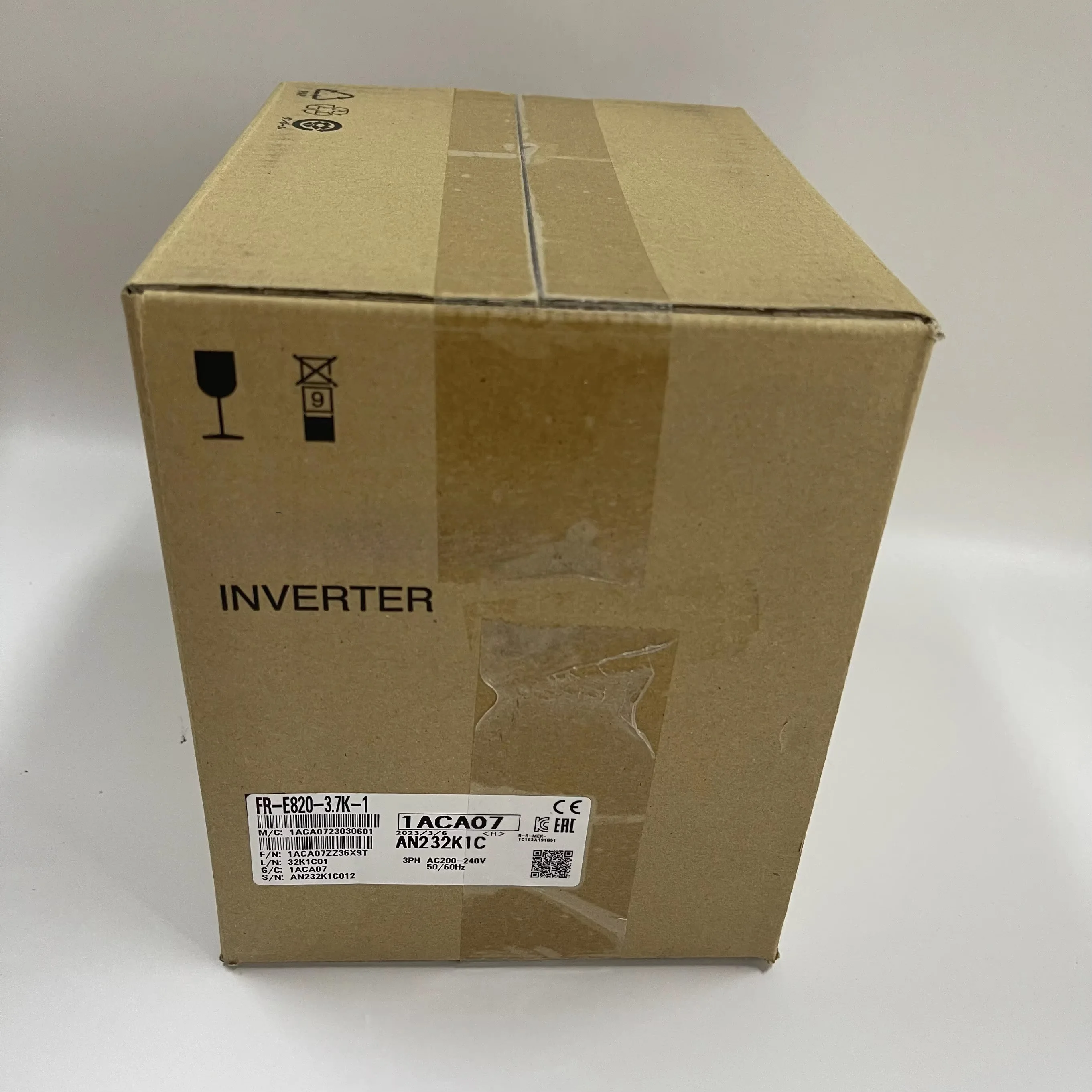 

Технические характеристики Хорошая цена Совершенно новый инвертор FR-E820-3.7K-1