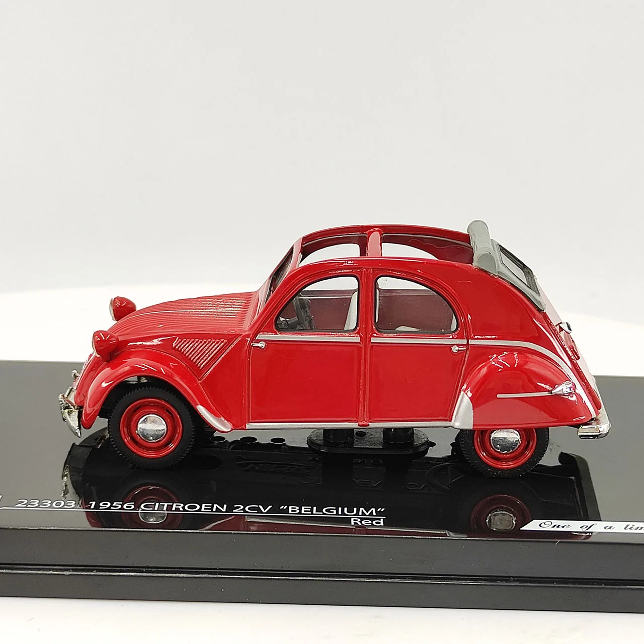 Box Cracked Diecast 1:43 Scale 1956 Citroen 2CV Belgian Red Alloy Car Model