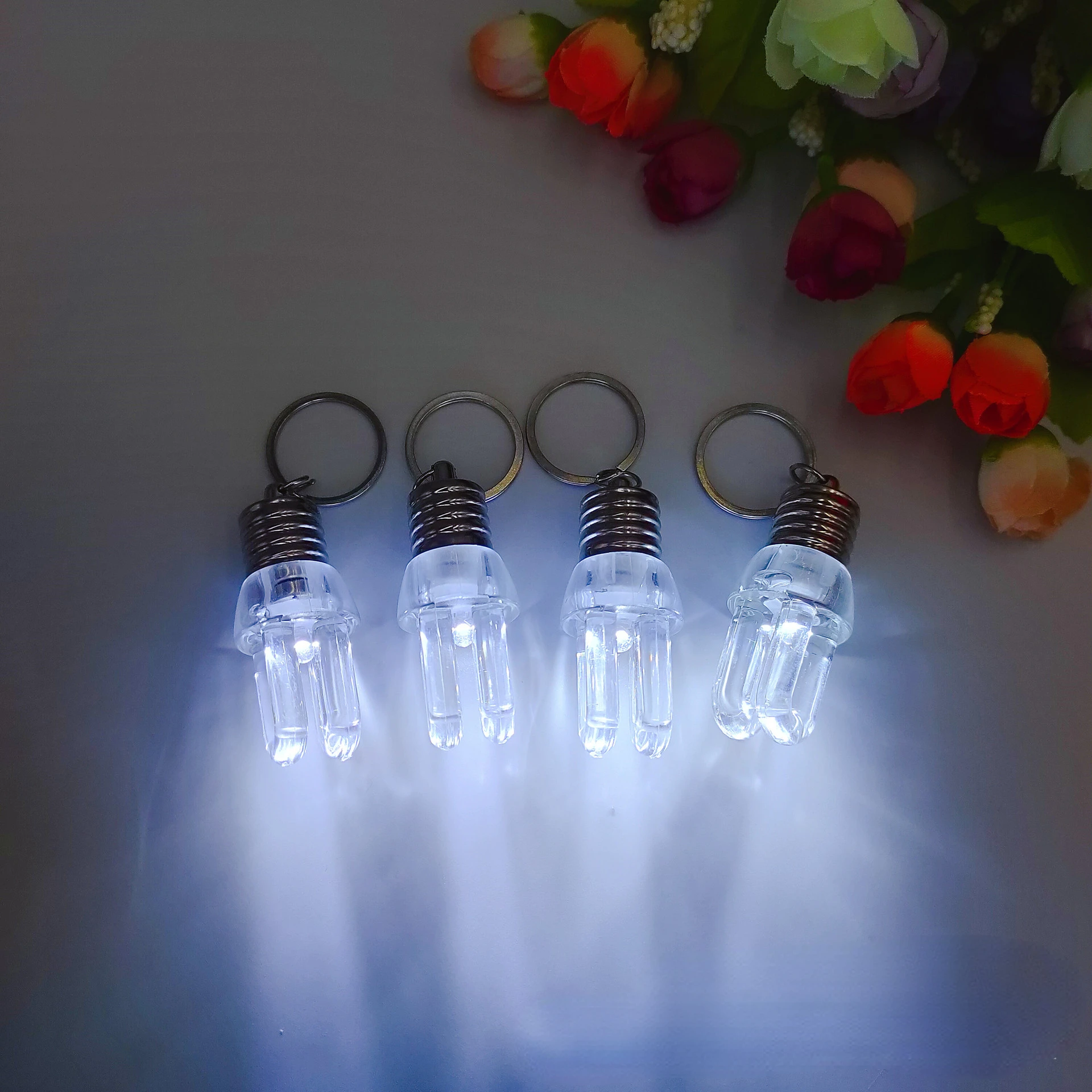 Creative Mini U Shaped Transparent Light Bulb LED White Seven Color Plastic Keychain Pendant Christmas Decorations Craft Gift