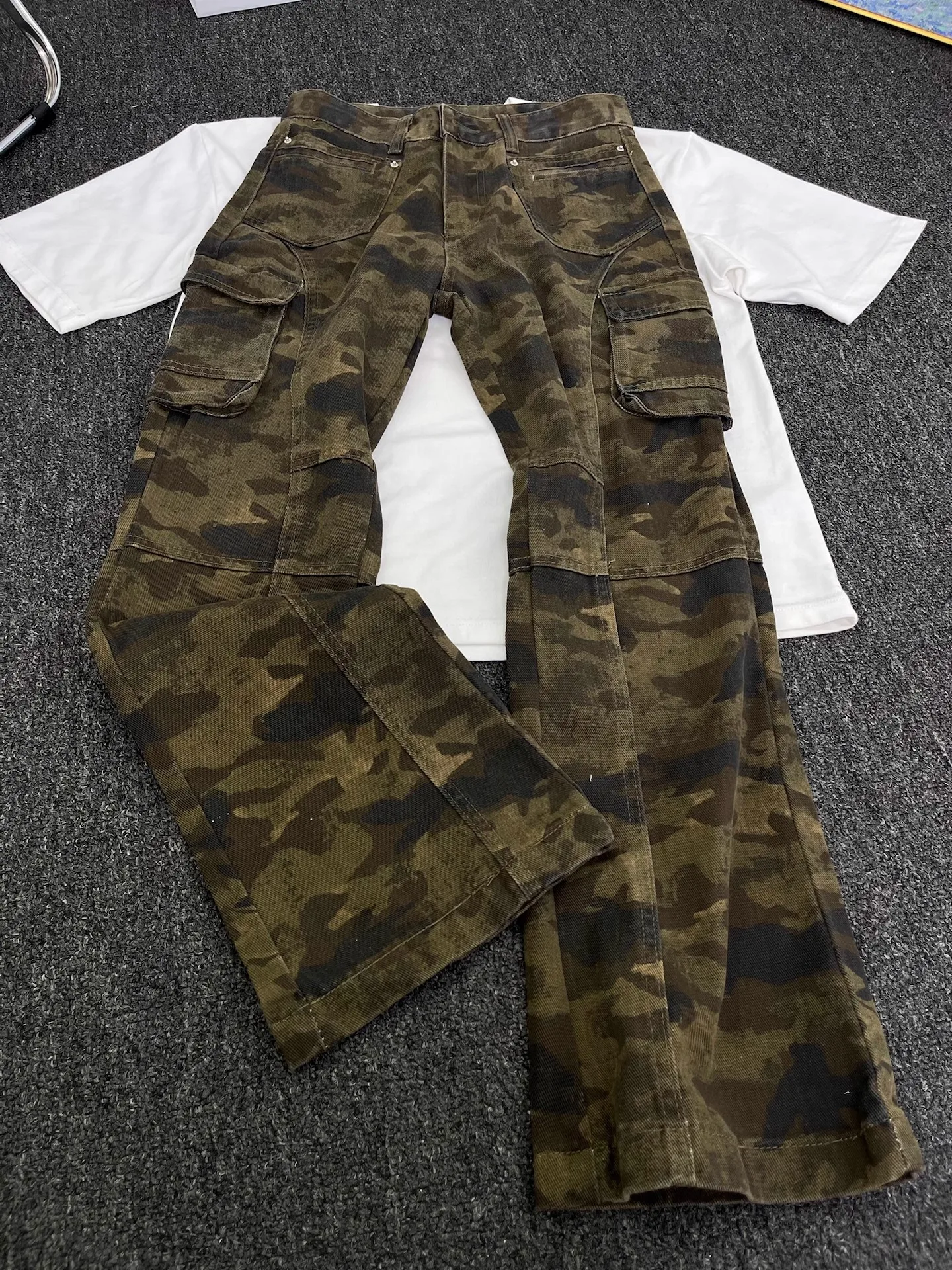 

Американские уличные камуфляжные джинсы, мужские модные брендовые джинсы High Street Haome Functionali, микро-расклешенный нож, рабочая одежда...