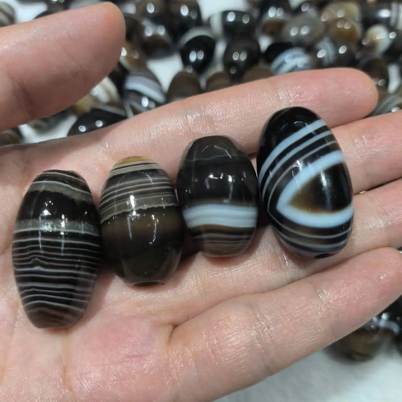 

1pcs/lot natural old silk eye dzi multi-pattern striped agate fantastic pattern Handmade brown Tibet beauty amulet folk-custom