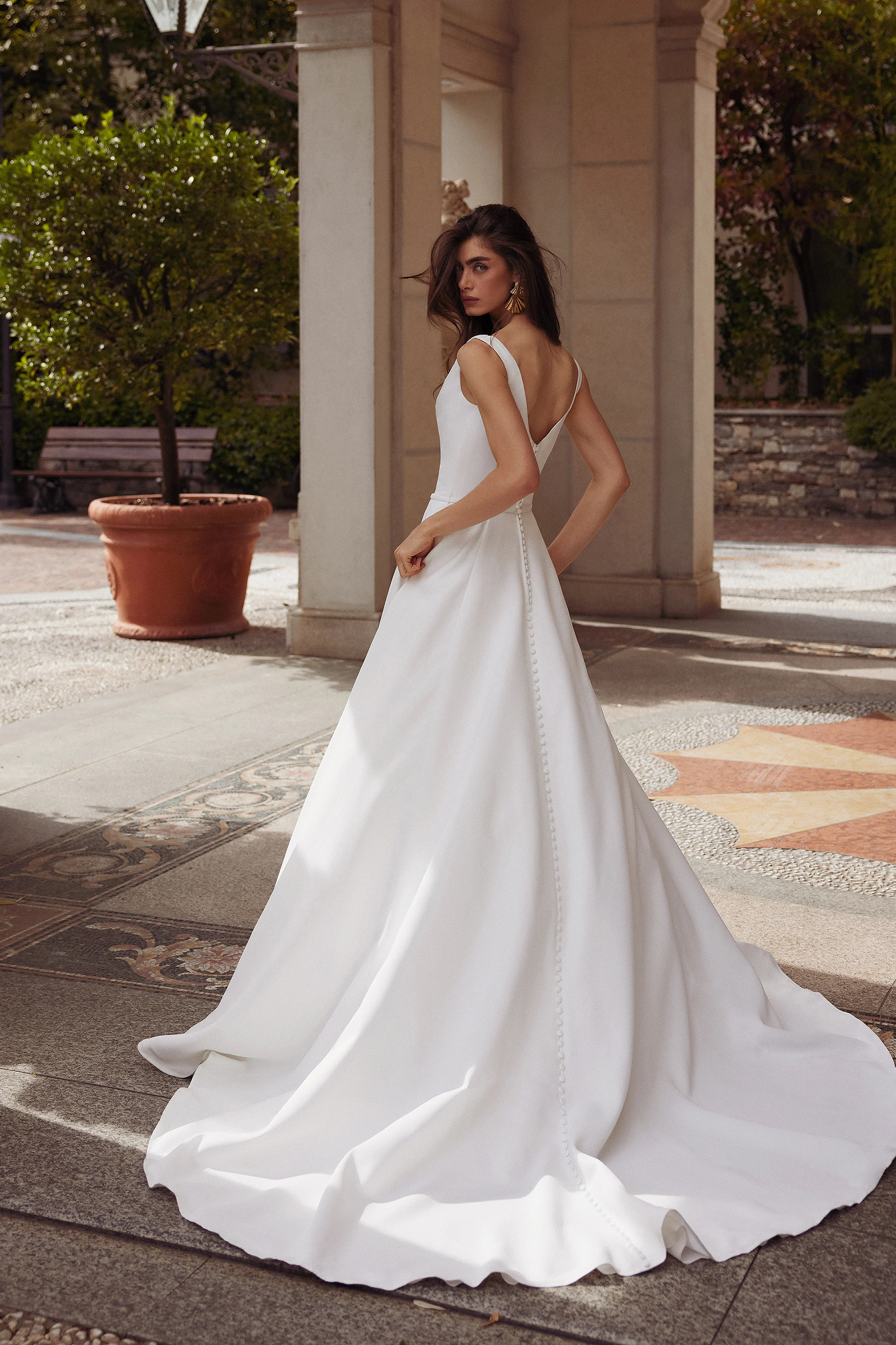 

High Quality Satin A-line Wedding Dresses With Pocket Plain Spaghetti Straps Backless Luxurious Evening Dress Bridal Party Gowns