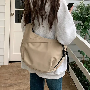Koreanische vereinfachte New Moon Bag Modisches Design Weizenohr-Umhängetasche Vielseitige High-End-Knödeltasche mit einer Schulter