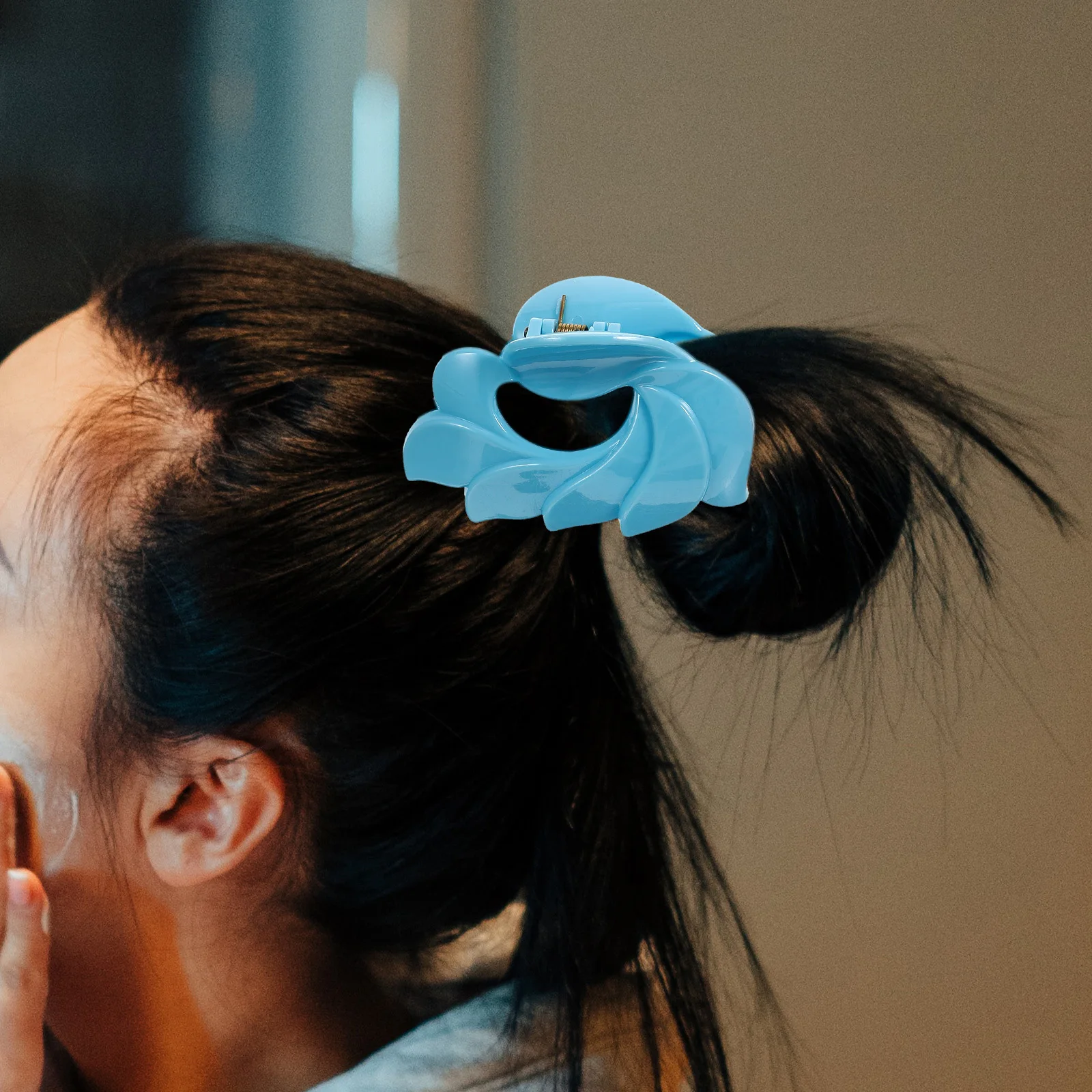 

6Pcs Leaf Claw Clips Medium Hair Clips Strong Durable Hair Claws for Bath Face Washing Daily Use for Women Leaf Claw Clip