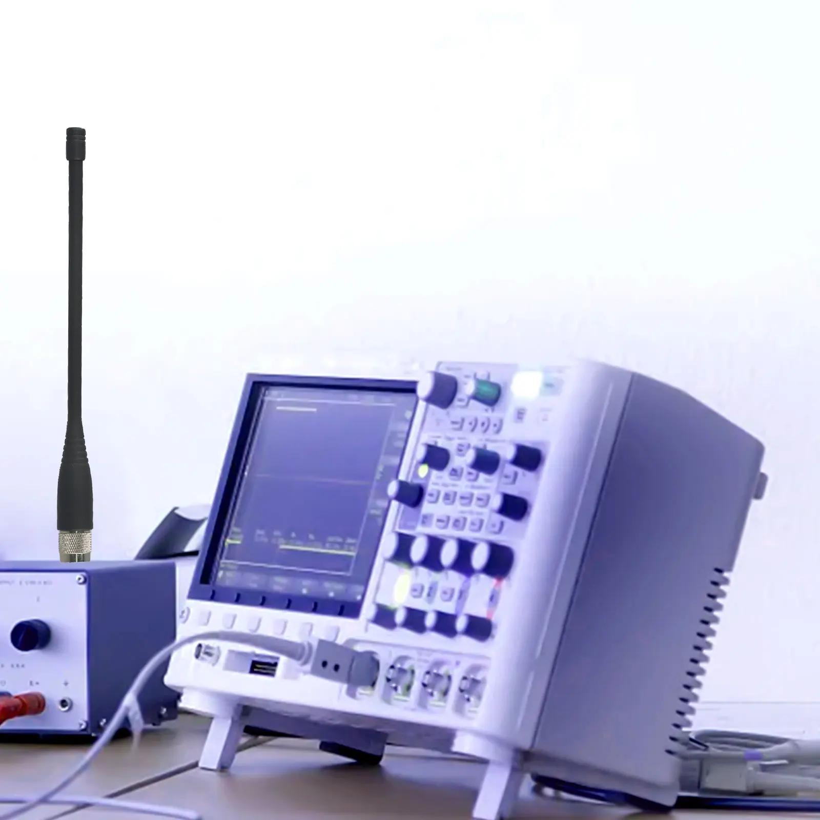

Antenna whip operating at frequencies between 450 and 470 MHz suitable for both professional and personal surveying