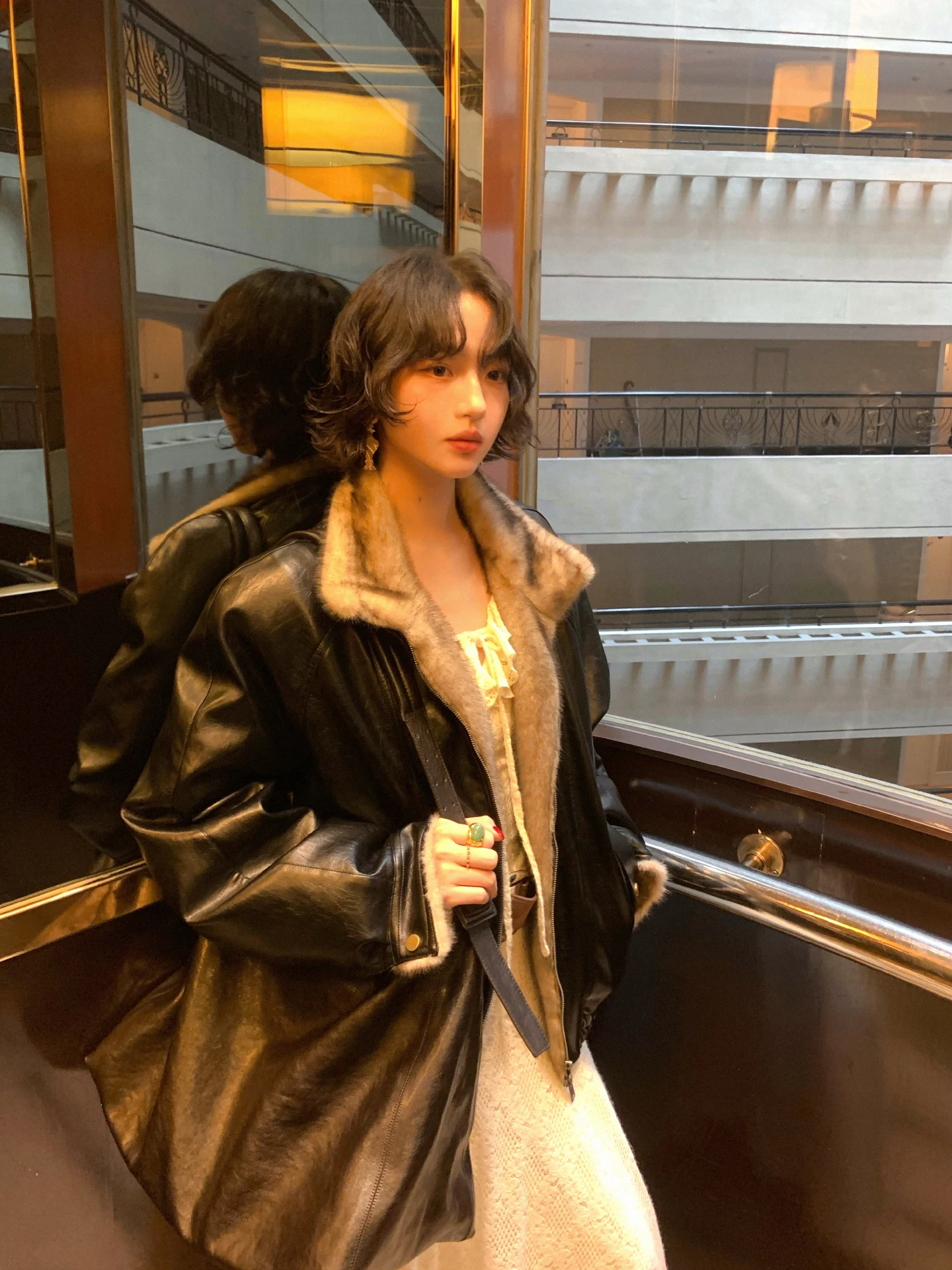 Thiened Warmth Daunenjacke mit Stehkragen-Design, Modische Winter-Oberbekleidung aus PU-Leder, Hongkong-Stil für Damen...