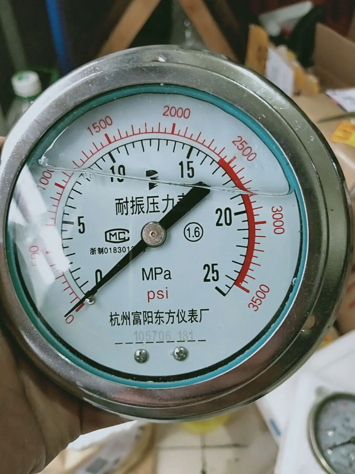 YN100ZT 1.6/25/40/60MPA manometro a banda assiale resistente alle vibrazioni strumento Dongfang