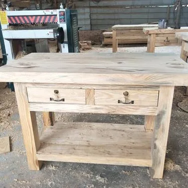 Wooden fitter workbench, solid wood to create a stable and durable heavy-duty wooden table