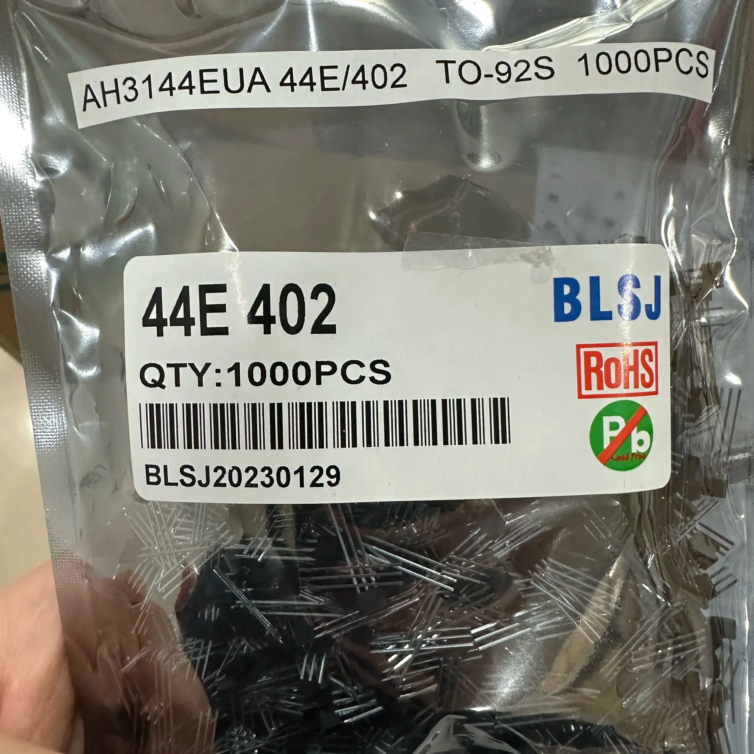 A1344EUA Silk screen  44E TO92S Hall sensor 402 switch A1344EUA-T high-temperature component AH3144E