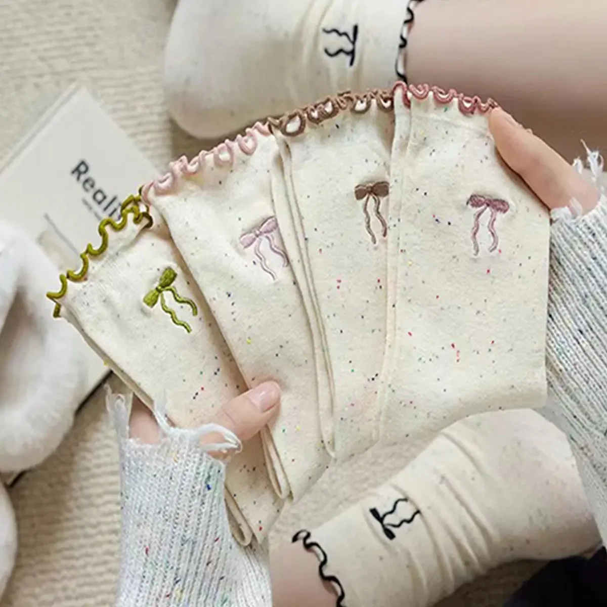 

4/5/6 пар женских модных плиссированных носков с вышитым бантом, удобные дышащие носки средней длины, впитывающие пот