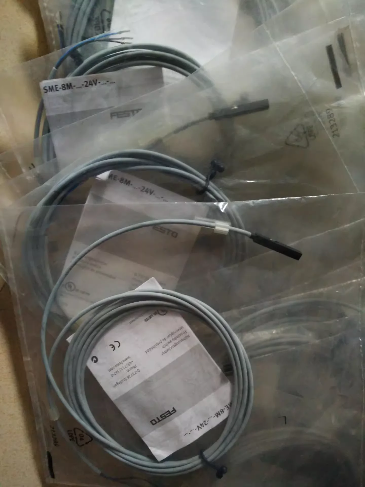 

1 шт. подходит для бесконтактного переключателя Festo 547859 SMT-8G-PS-24V-E-2,5Q-OE