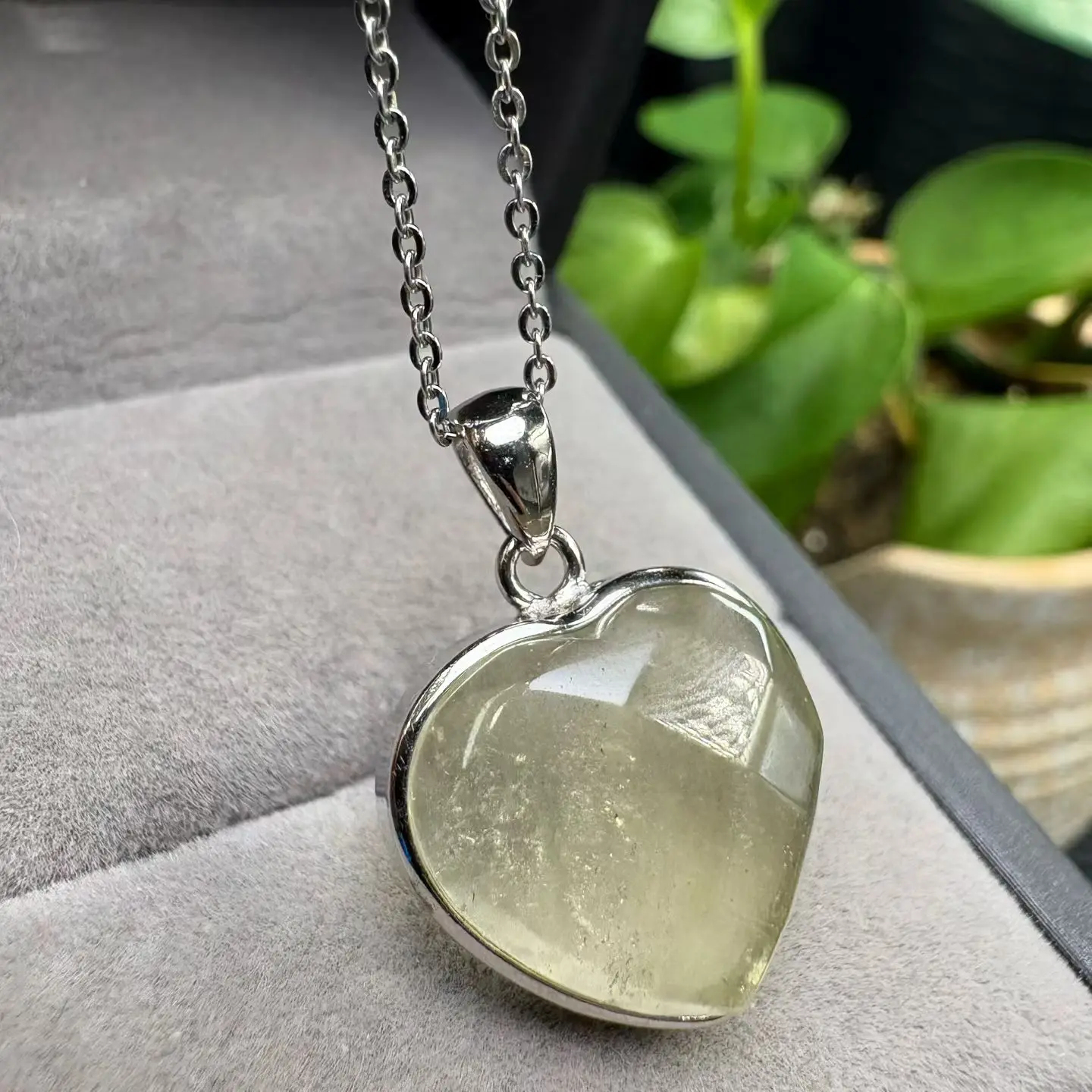 

1 шт. Кулон-сердце Fengbaowu из натурального ливийского золотого тектита (метеорит), 20-23 мм, серебро 925 пробы, камень для Рейки-терапии, ювелирное украшение, подарок