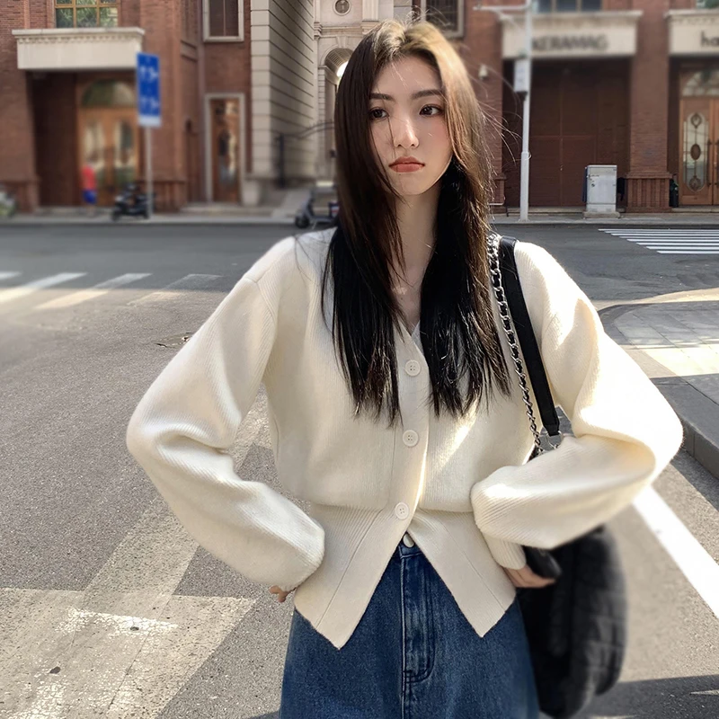 Autumn Long-Sleeved Cardigan Top Women Casual Style Retro All-Match Outside Wear Simple Solid Color V-Neck Knitted Short Style