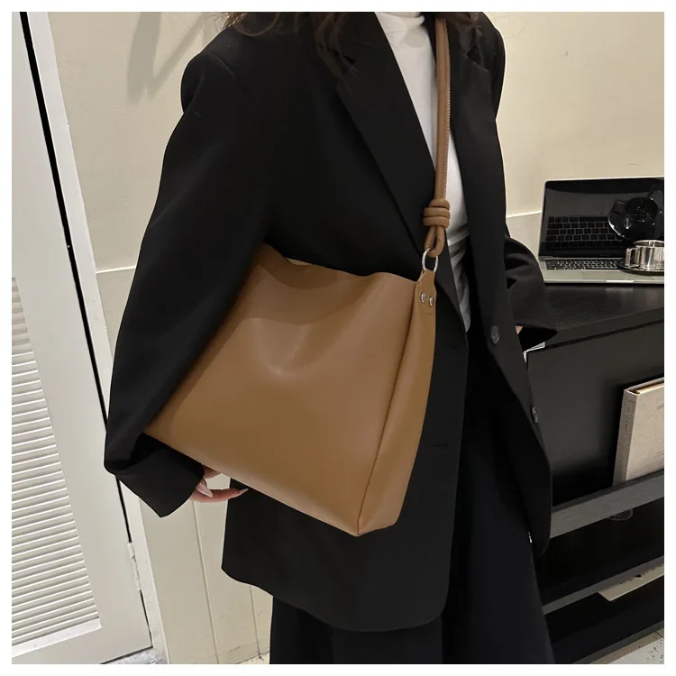 Koreanische Version der Pendler-Tasche mit großer Kapazität für Damen, Leder-Umhängetasche für Frauen, einfarbige Tragetaschen – Detail 21