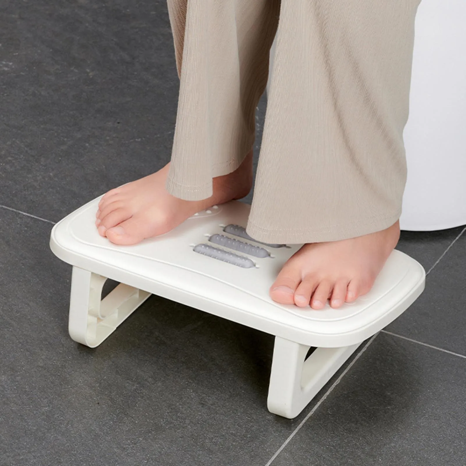 

Foot Stool for Work Desk with 180 Degree Shake Design Massage Rollers Suitable for Improve Work Efficiency