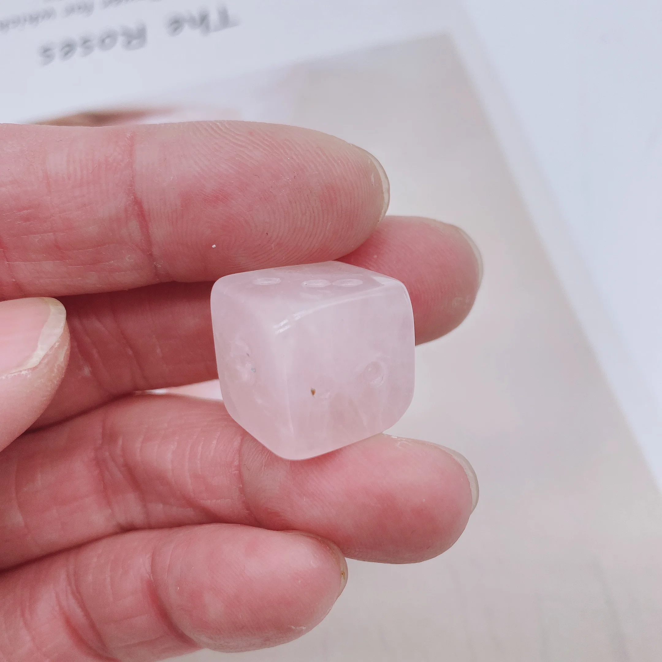 2pcs Natural Rose Quartz Dice Energy Reiki Gemstone Cube Palm Carving Decoration Crystal Quartz Healing High Quality For Gift