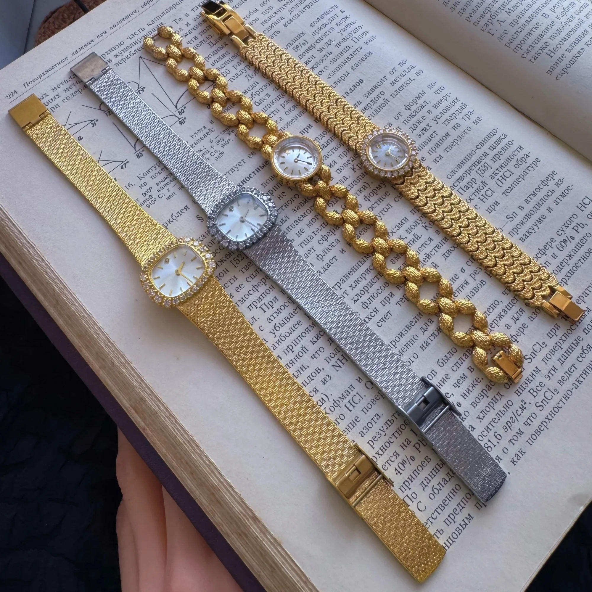 

High Quality Brass 18K Gold Plated 2025 Vintage Lucky Small Retro Ladies Watch Unique Steel Band Quartz High Quality