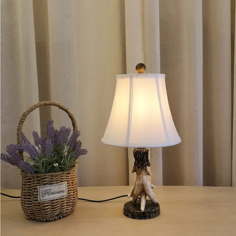 TINNY lampu meja tanduk rusa Nordic, lampu meja dekorasi unik dan kreatif lampu samping tempat tidur LED Retro Amerika