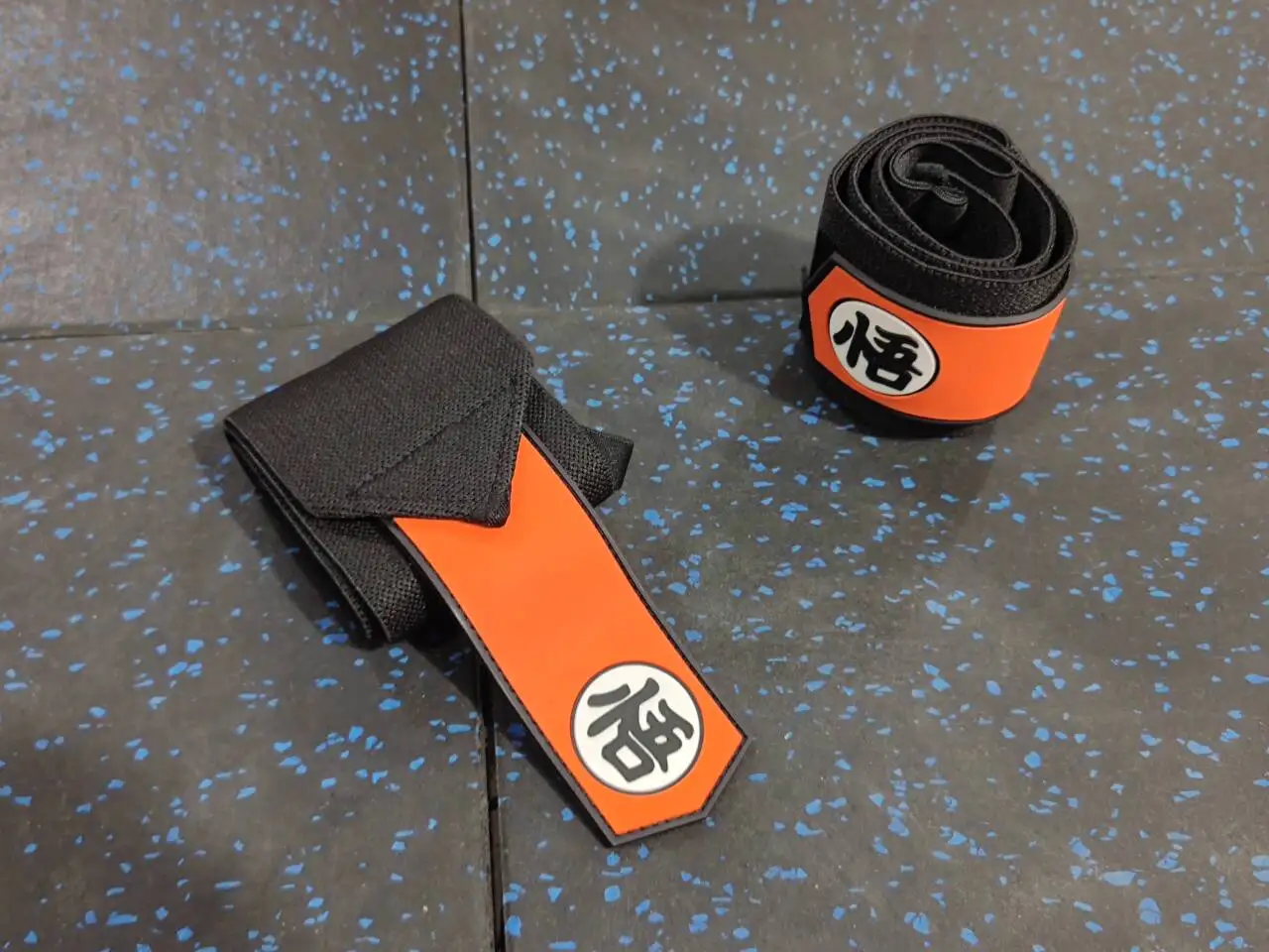 

Повязки на запястья/подъемные ремни для тяжелой атлетики, сверхмощные спортивные ремни с петлями для большого пальца, повязки на запястья для тренировок и защиты