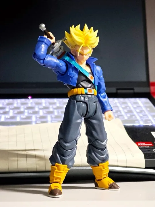 

Бандай SHF Dragon Ball Super Saiyan Torankusu из будущего. Первое издание наборов подвижных многосоставных украшений в коробках для творчества.