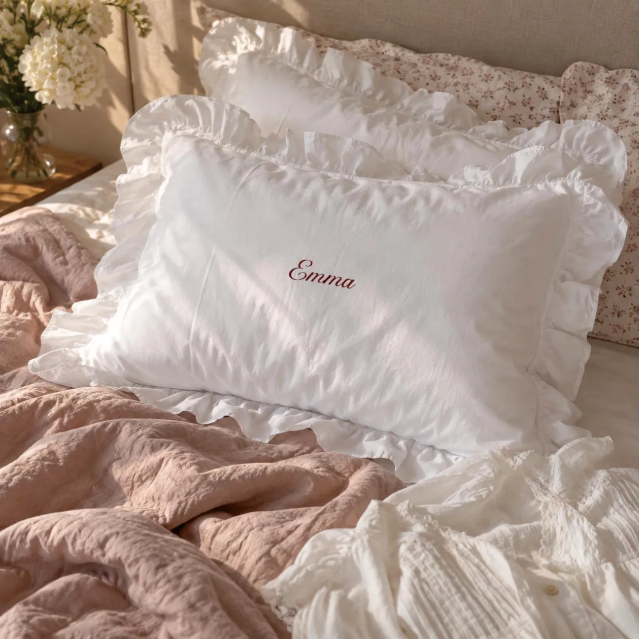 2Pcs Embroidered Name Custom Pillowcases, Handmade with High-Quality Feel, Classic Creative Festival Style, Exquisite and Beautiful Holiday Atmosphere, Unique Design Suitable for Gift-Giving, Preferred Choice for Gifts