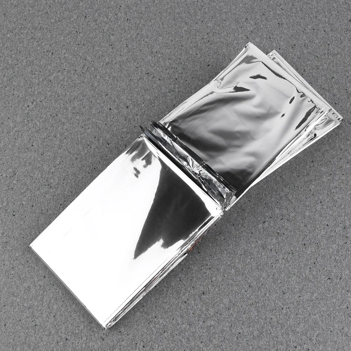 

5Pcs Emergency Sunscreen Blankets Silver Reflective Thermal Blanket for Outdoor Camping Survival Rescue Emergency Blanket