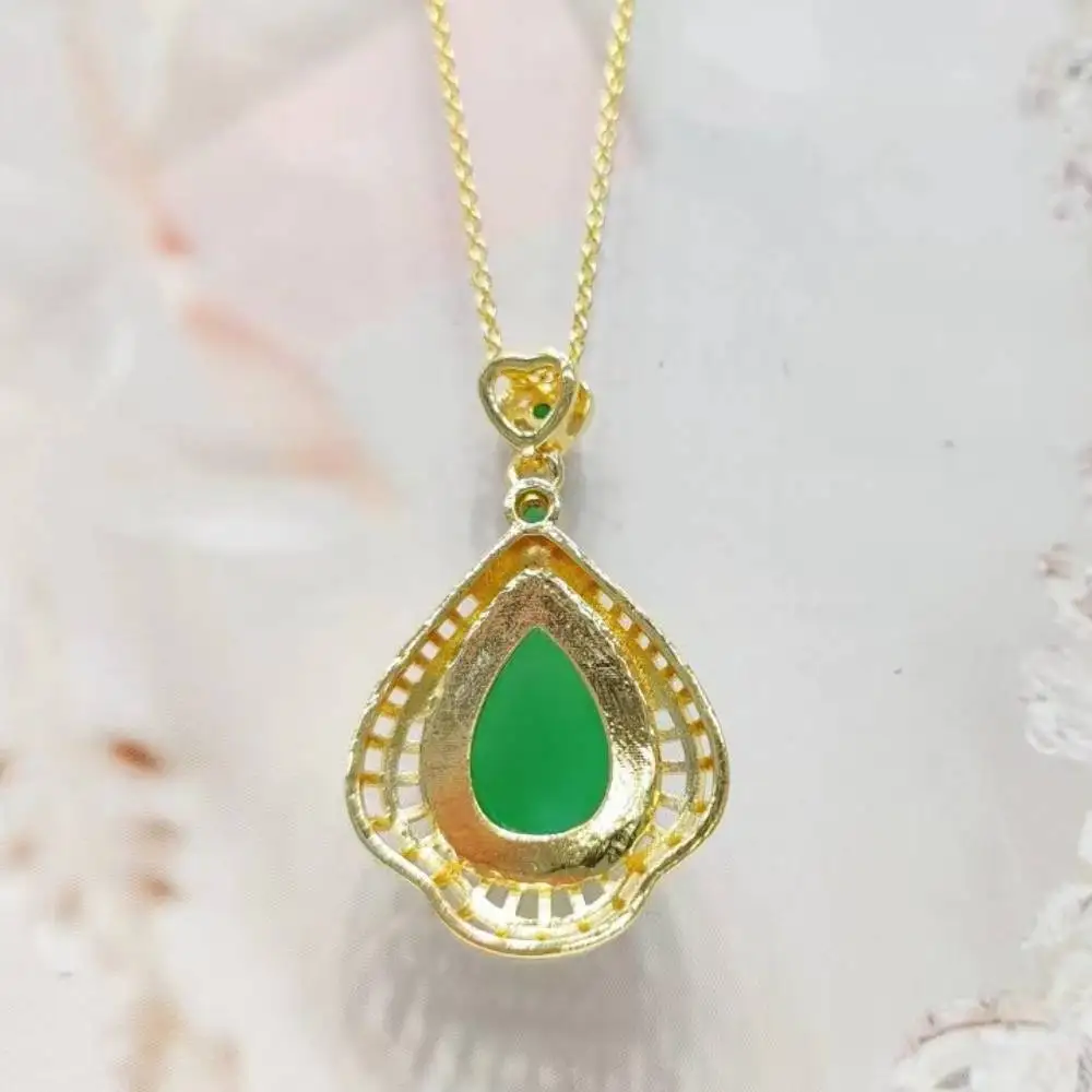 Stylish Clavicle Chain Necklace Chrysoprase Jade Pendant Natural Chalcedony Water Drip Pendants Women Charm Jewelry Gemstone