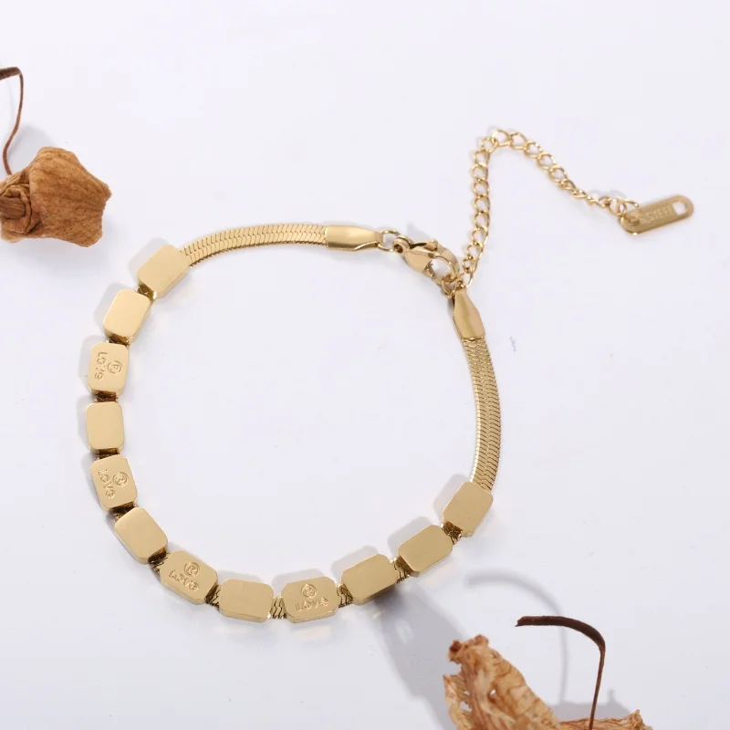 Stainless Steel Plated with 18K Gold, Love Small Square Pendant Snake Bone Bracelet, Adjustable Letter Block Bracelet, Suitable for Women's Fresh Korean-Style Daily Wear, Floral Dress and Simple T-Shirt Outfits, Romantic Confession Atmosphere Jewelry, Valentine's Day Gift for Girlfriend, Versatile Bracelet for Shopping, Picnics, Short Trips, and Multiple Occasions