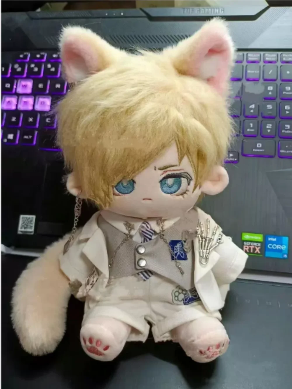 

Плюшевая кукла для косплея Леона Скотта Кеннеди из игры Resident Evil 9 Requiem с каркасным телом, одеждой и нарядами, подарок на день рождения