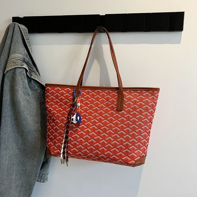 

2025 Exclusive Retro Style Tote Bag Roomy Main Compartment with Organizer Effortless Transition From Office To Outing