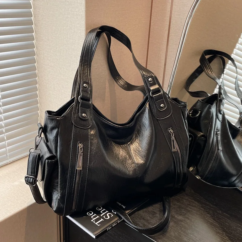 

2025 Soft Large Capacity Women's Handbag Internal Compartment Shoulder Bag High Quality Women's Fashion Luxury Crossbody Bag