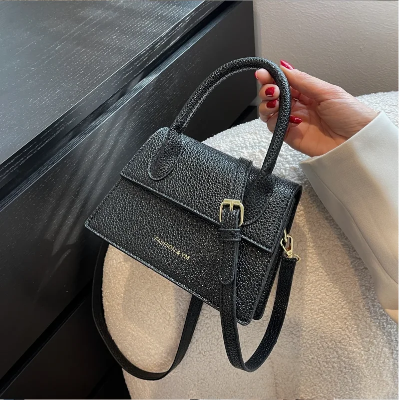 

A One-shoulder Bag Suitable for Women, Simple and Fashionable Retro Carry Bag, Suitable for Going Out Shopping and Dating.