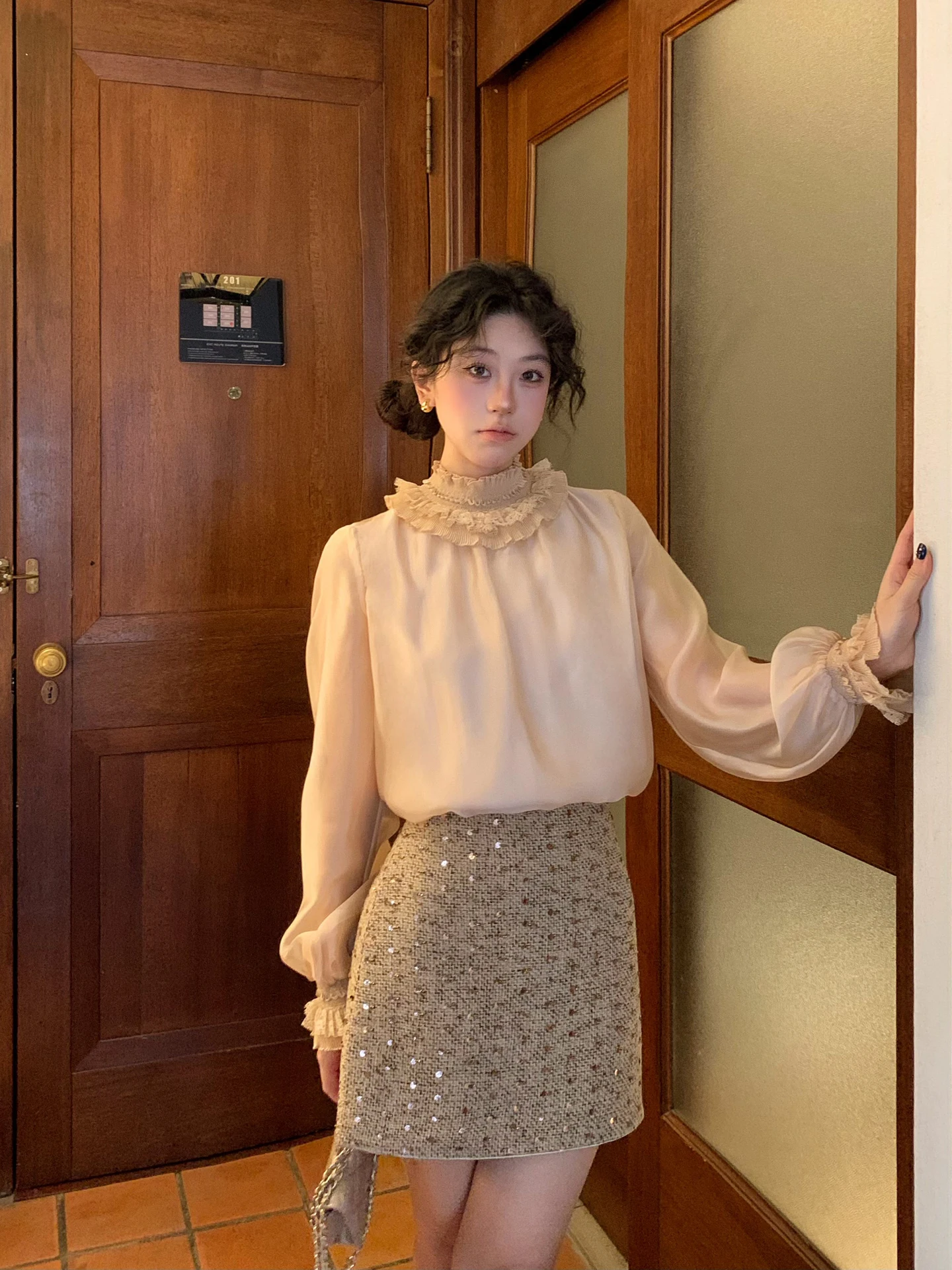 

Женская шифоновая блузка Moby French Sle с длинным рукавом, воротником-стойкой и кружевной отделкой, прямого кроя, из полиэфирного волокна, для нежного весеннего образа