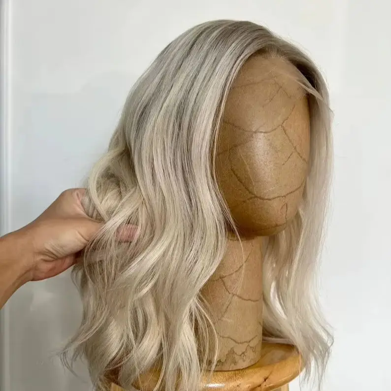 

Разнообразованный Ombre Пепельно-платиновый блондин Синтетические парики с кружевным верхом Регулируемая объемная волна Бесклеевые парики Высокотемпературный шелк Ежедневное использование