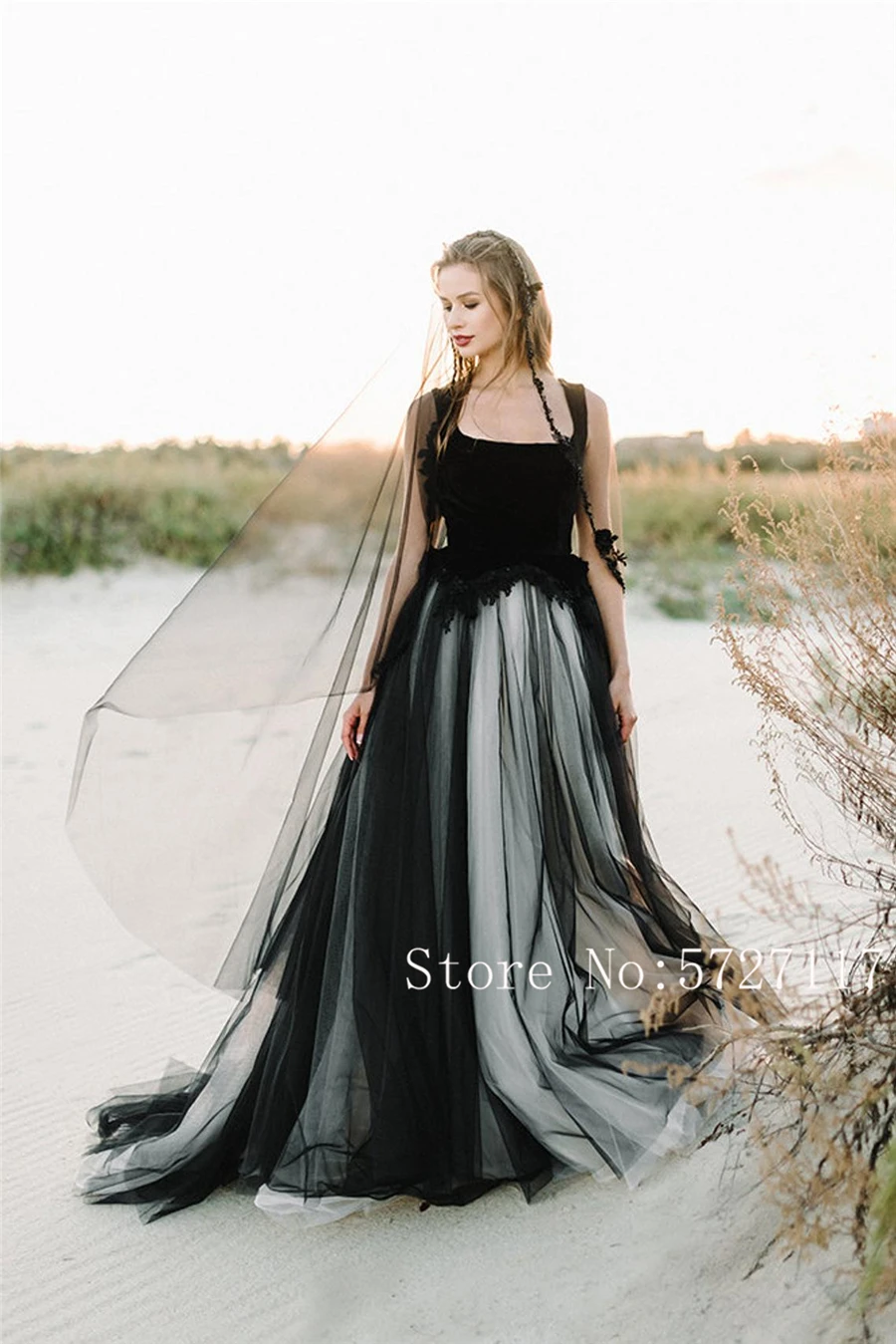 Boate Neckline Black Wedding Dress Velvet and Tulle Open Back with Crystals Bridal Gowns vestido de noiva barato