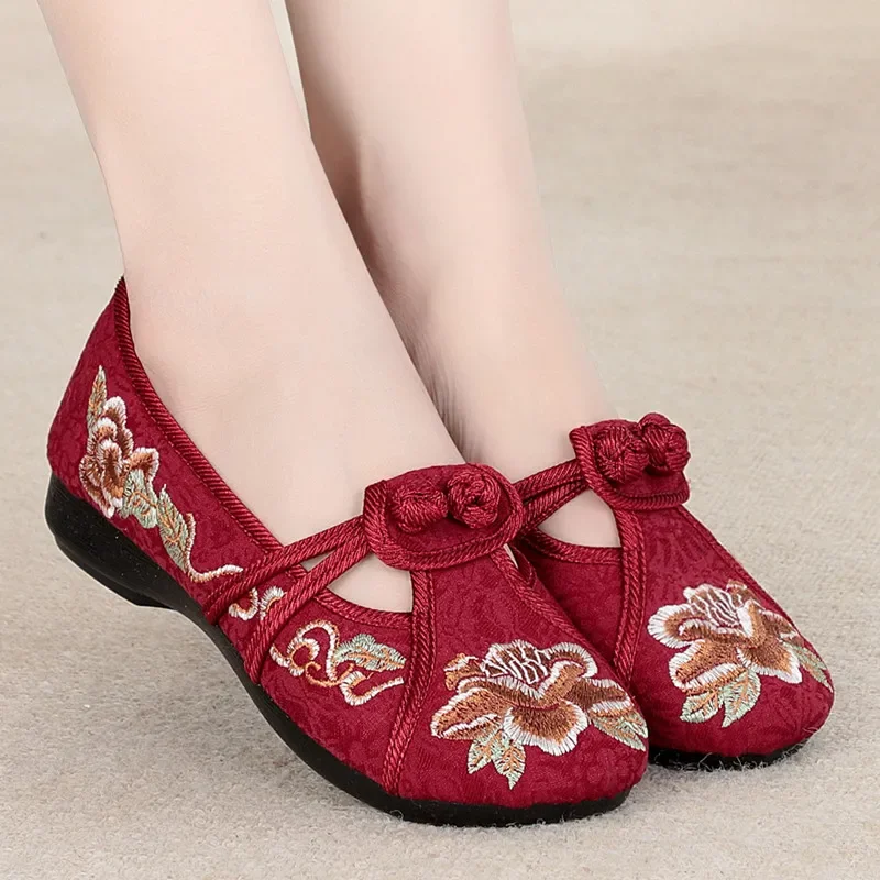 Zapatos de mujer a la moda con punta redonda, color rojo vino, primavera, zapatos planos antideslizantes, mocasines de baile informales de talla grande a318