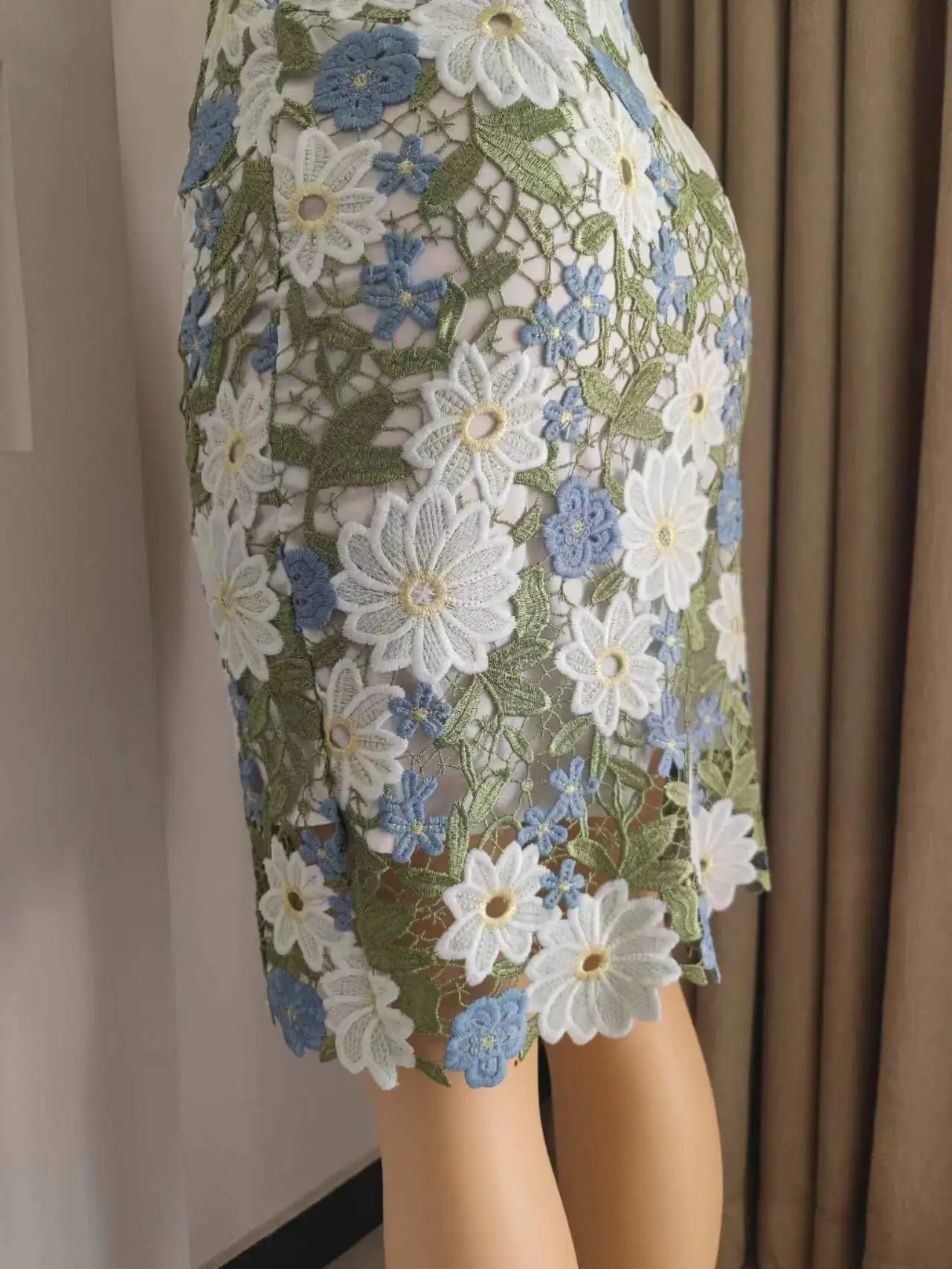 

Women Green Lace Pencil Skirt Knee Length Bi-material Skirt For Suits With Zipper Floral Luxury SKirts Jupe Femme Bi Matiere