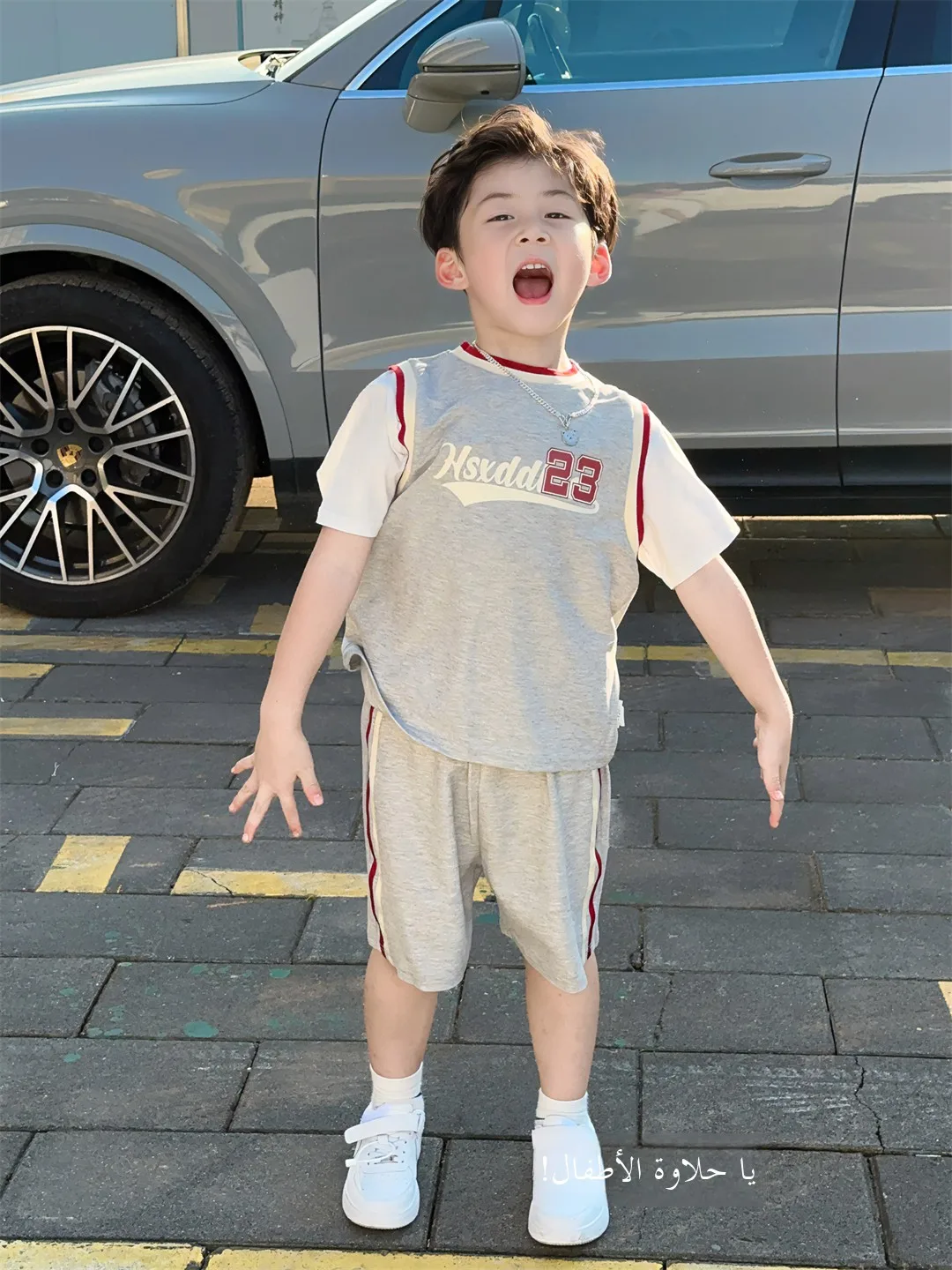 スイートキッズカジュアルスポーツウェアバスケットボールユニフォーム半袖ストライプ柄ツーピースセット（男の子用）通気性のあるコットン快適素材