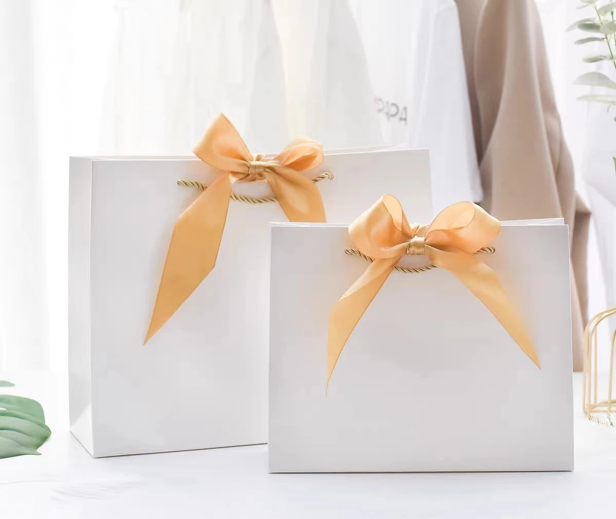 

White Kraft Paper Bag, Wedding Party Gift Bag with Bow Ribbon, Tie Handle Shopping Packaging Paper Bag, Clothing Store Shopping