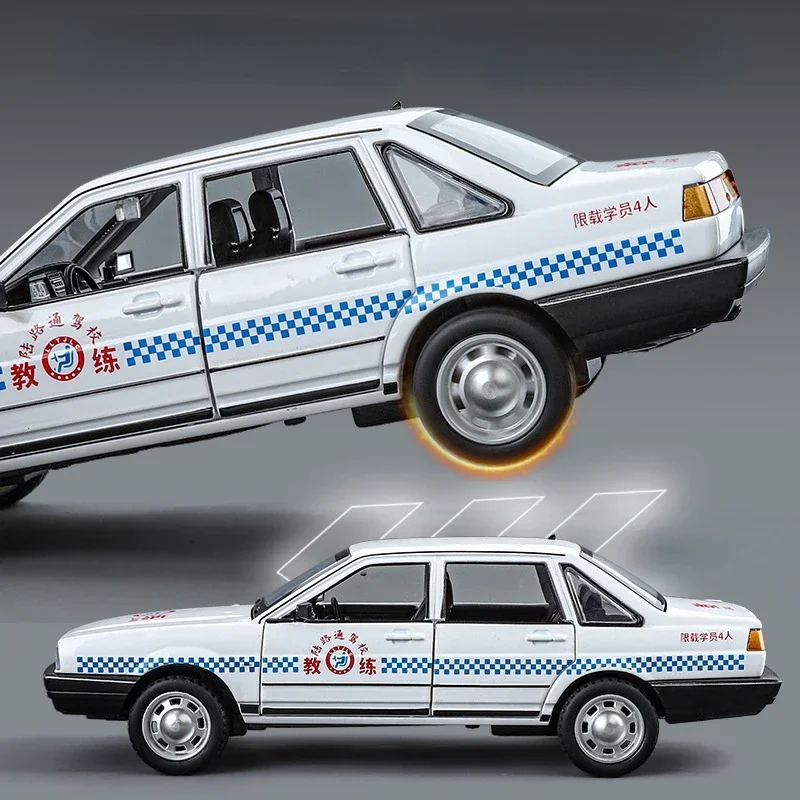 1:24 Volkswagen Santana Police Alloy Car Model Sound and Light Pull Back Children\'s Toy Collectibles Birthday gift C356