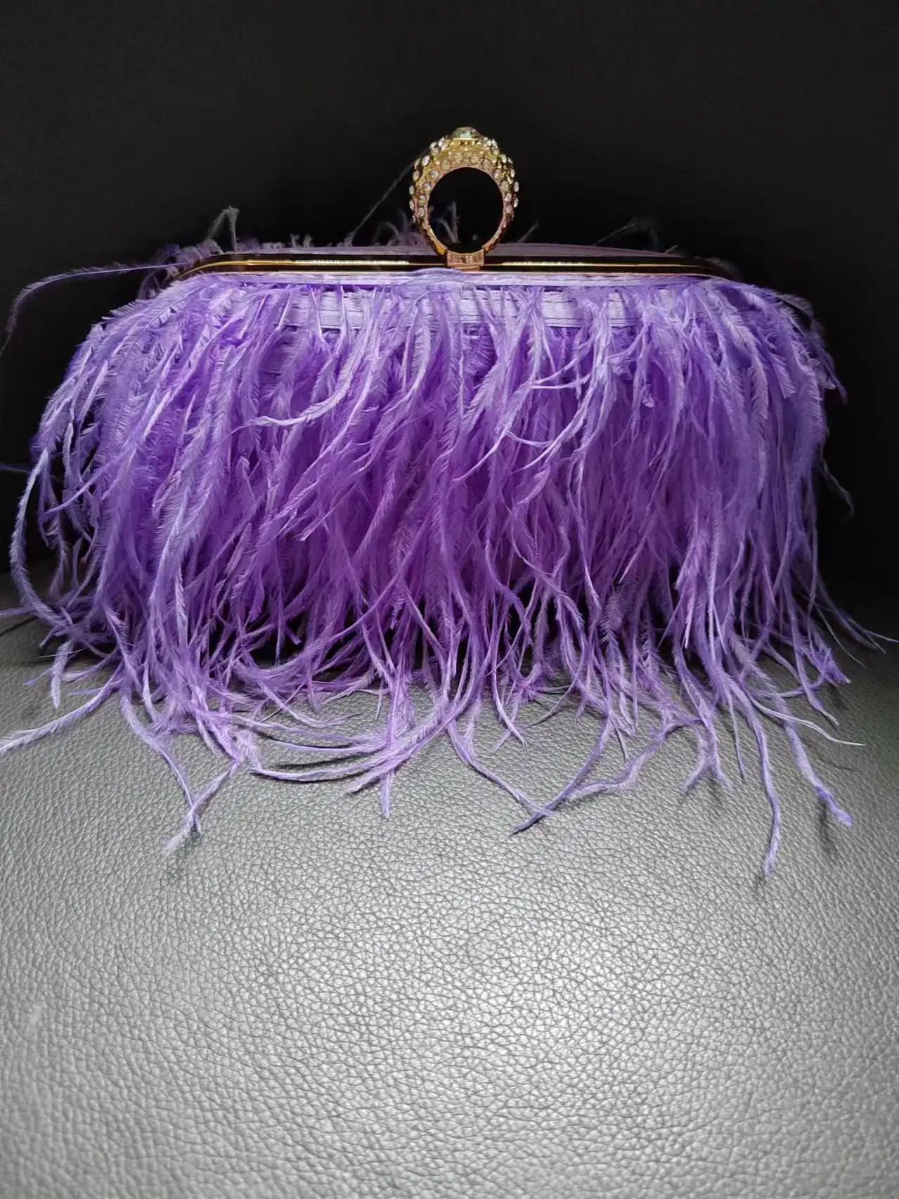 2024 Guangzhou High Quality Knuckle Ring Purple Feather Purse Clutch Purse Bag With Ostrich Feather Decoration Wedding Bags