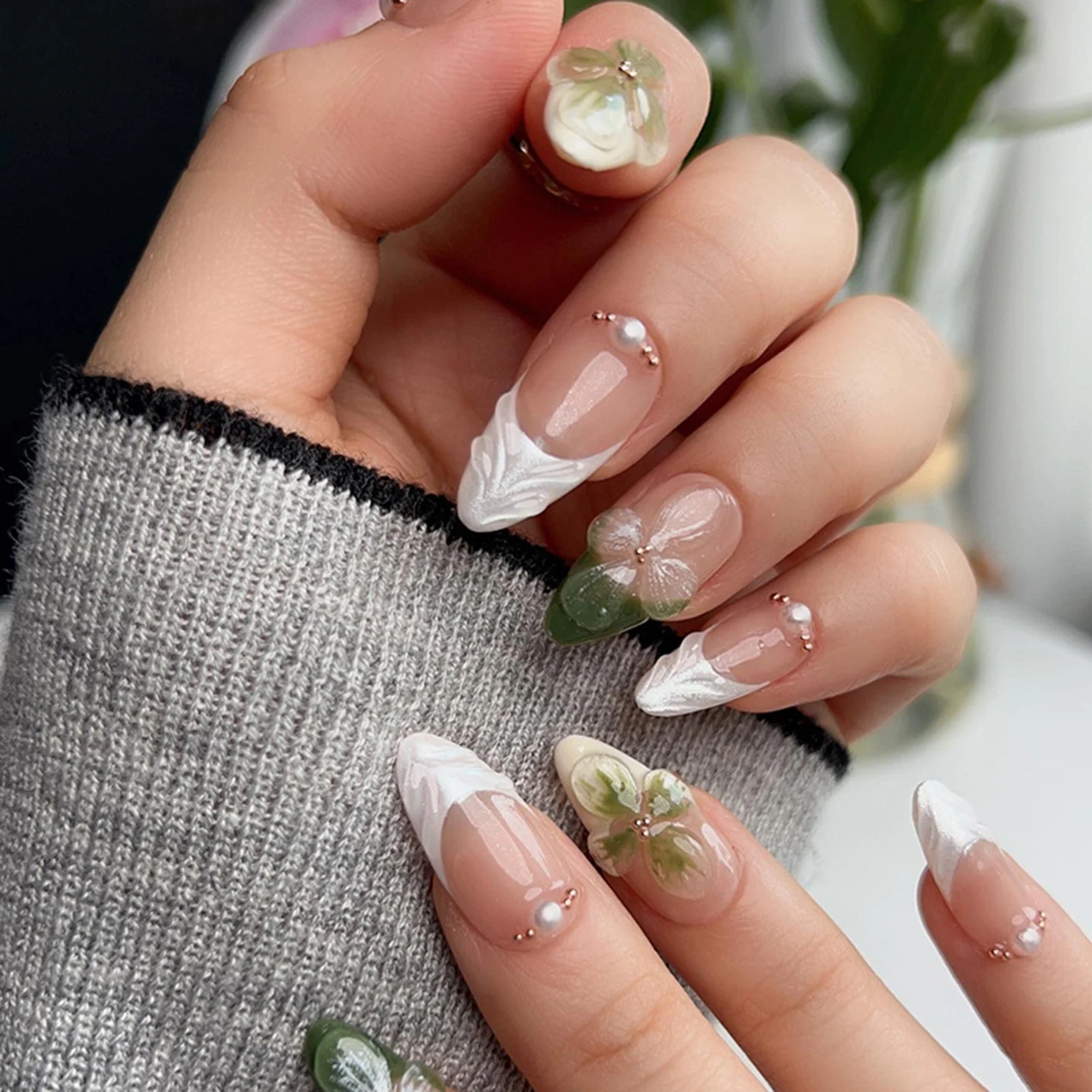 24 Stück weiß-grüne französische Teeblumen-Kunstnägel zum Aufdrücken, künstliche Nägel, tragbare Vollabdeckungsnagelspitzen, Acryl-Nagelspitzen
