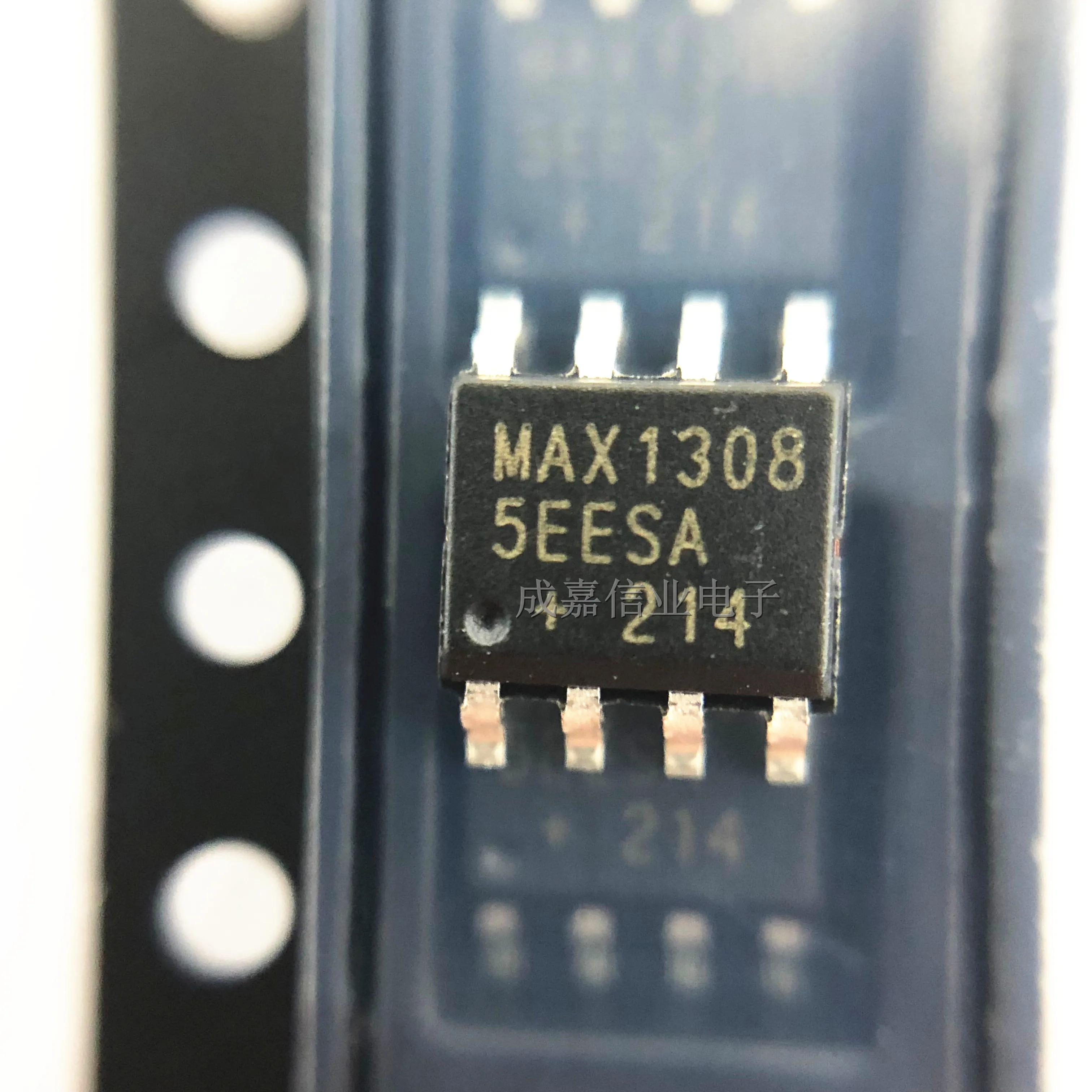 10pcs/Lot MAX13085EESA+T SOP-8 MAX13085EESA RS-422/RS-485 Interface IC +5.0V, +/-15kV  RS-485/RS-422 Transceivers