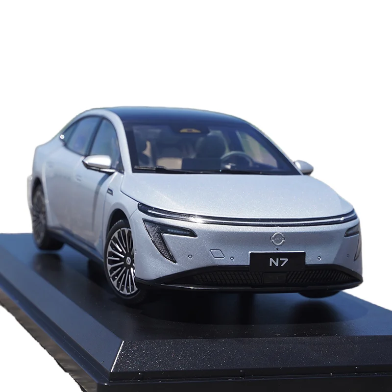 Moulé sous pression 1/18 échelle Nissan alliage modèle voitures Nissan N7 2025 jouer véhicules jouets pour garçons cadeau boîte d'origine