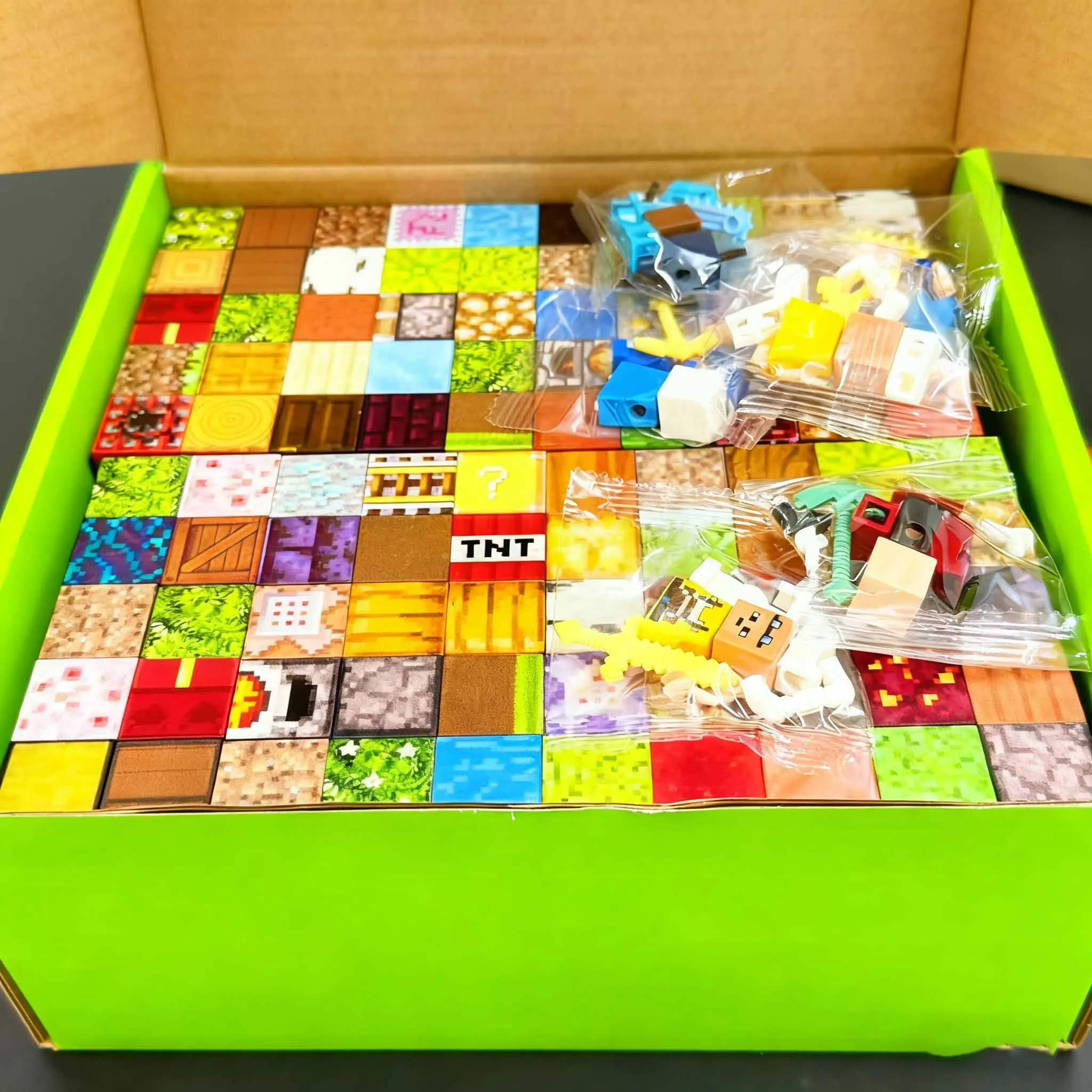 A caixa de armazenamento de módulo de construção magnética pode conter os cubos magnéticos de conjuntos de bonecas, brinquedos infantis modelo pixel e presentes.