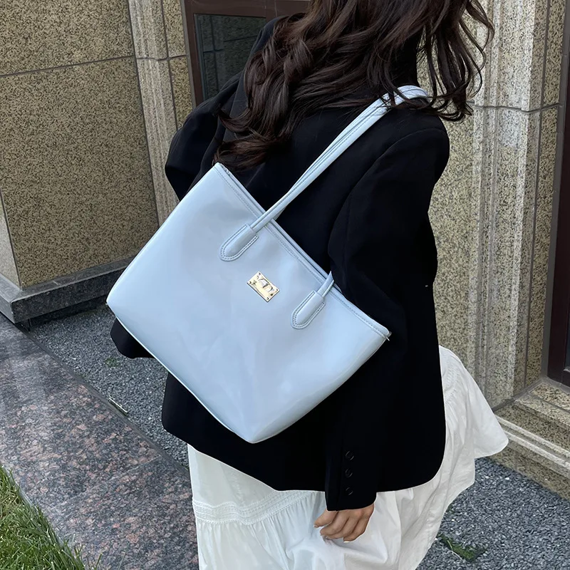 

Designer luxury bag high quality women handbag elegant durable design shoulder bag suitable for shopping daily wear work or trav