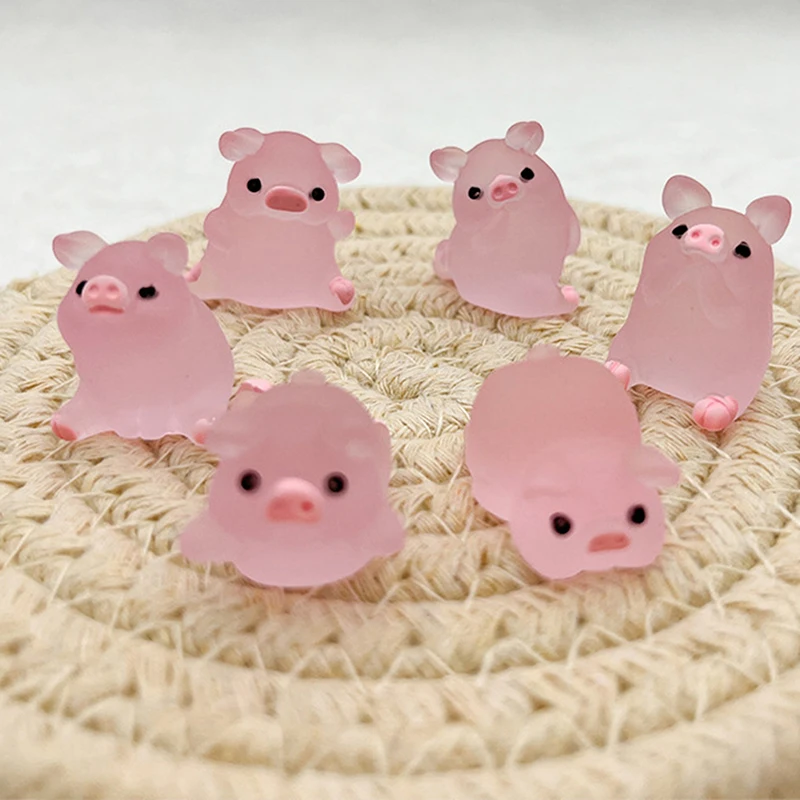 2pcs/bag Kawaii Mini Resin Pig Cartoon Pigs Miniatures Terrarium Figurines Luminous Ornaments Car Home Decoration Accessories