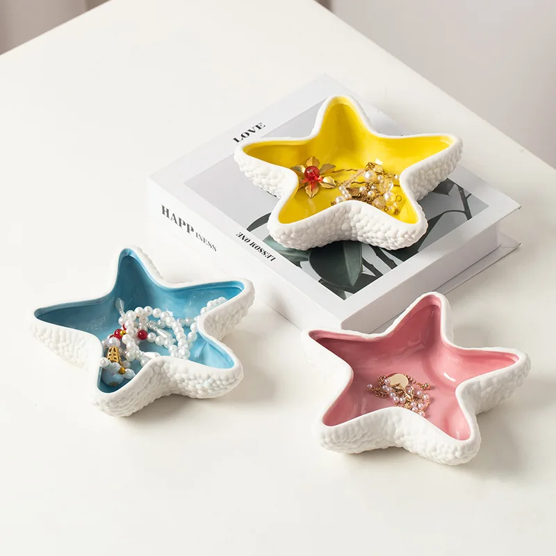 

Modern White Ceramic Trinket Display Tray Custom Home Living Room Decoration Ashtray Unique 3D Starfish Ceramic Cigar ashtray