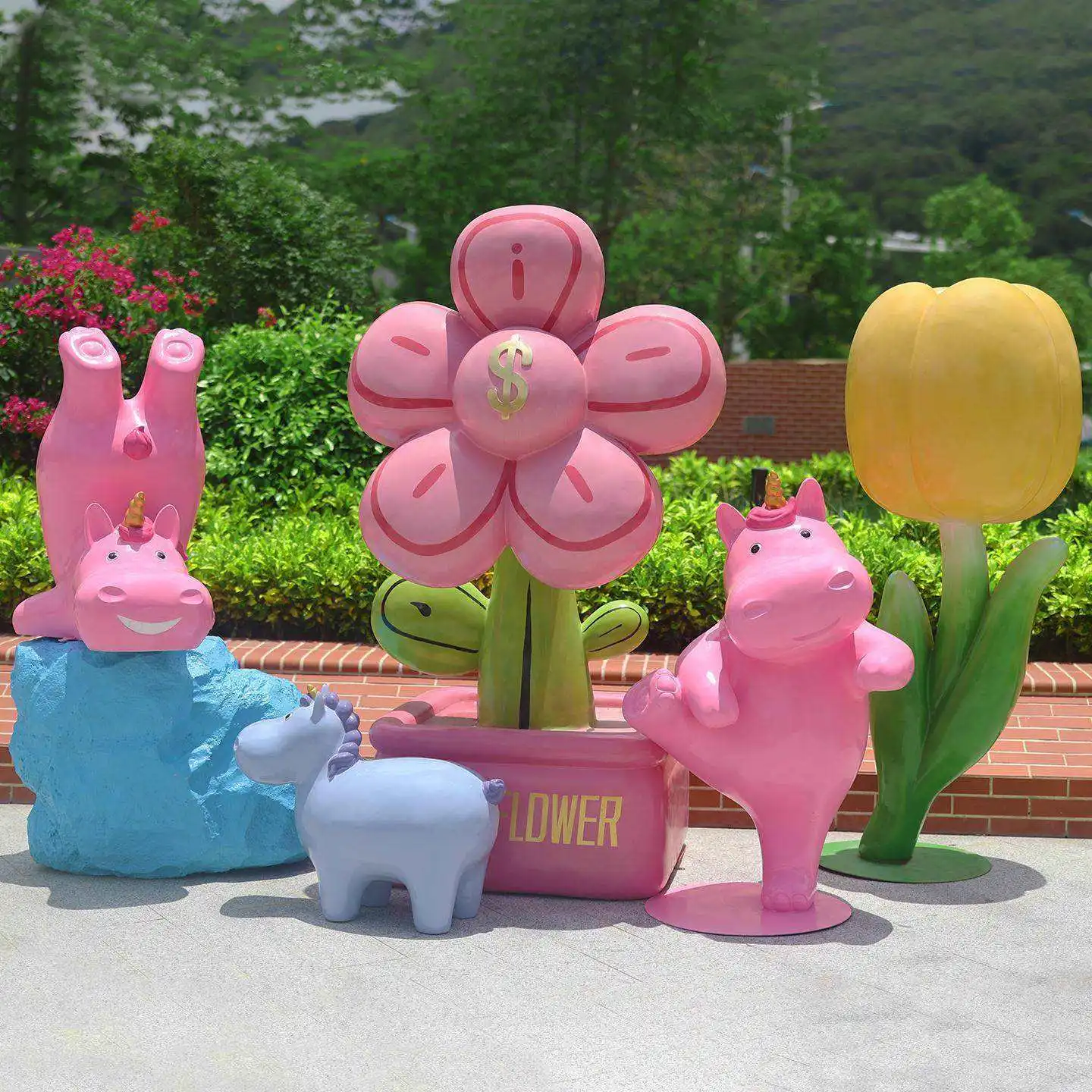 

Cartoon horse model sculpture Outdoor shopping mall Meichen props Scenic area Year of the Horse decorations