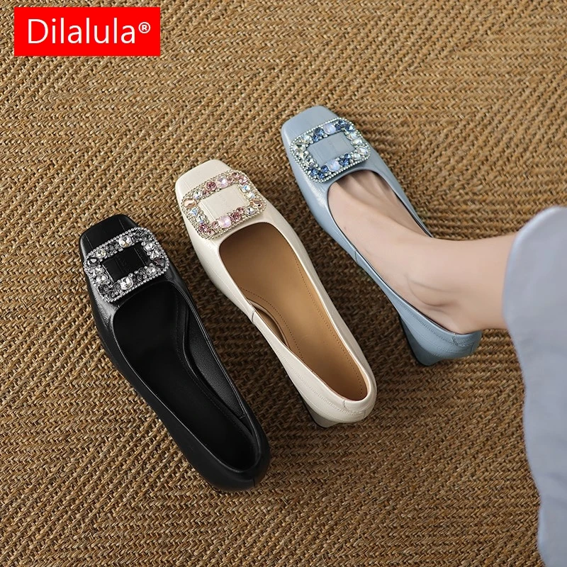 Dilalula 2025 г. Модные женские туфли-лодочки из коровьей кожи с квадратным носком на среднем толстом каблуке, офисная женская обувь со стразами, женское платье, большие размеры 41